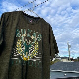 NEW NBA Milwaukee Bucks Performance Training Men's Basketball Graphic T-Shirt